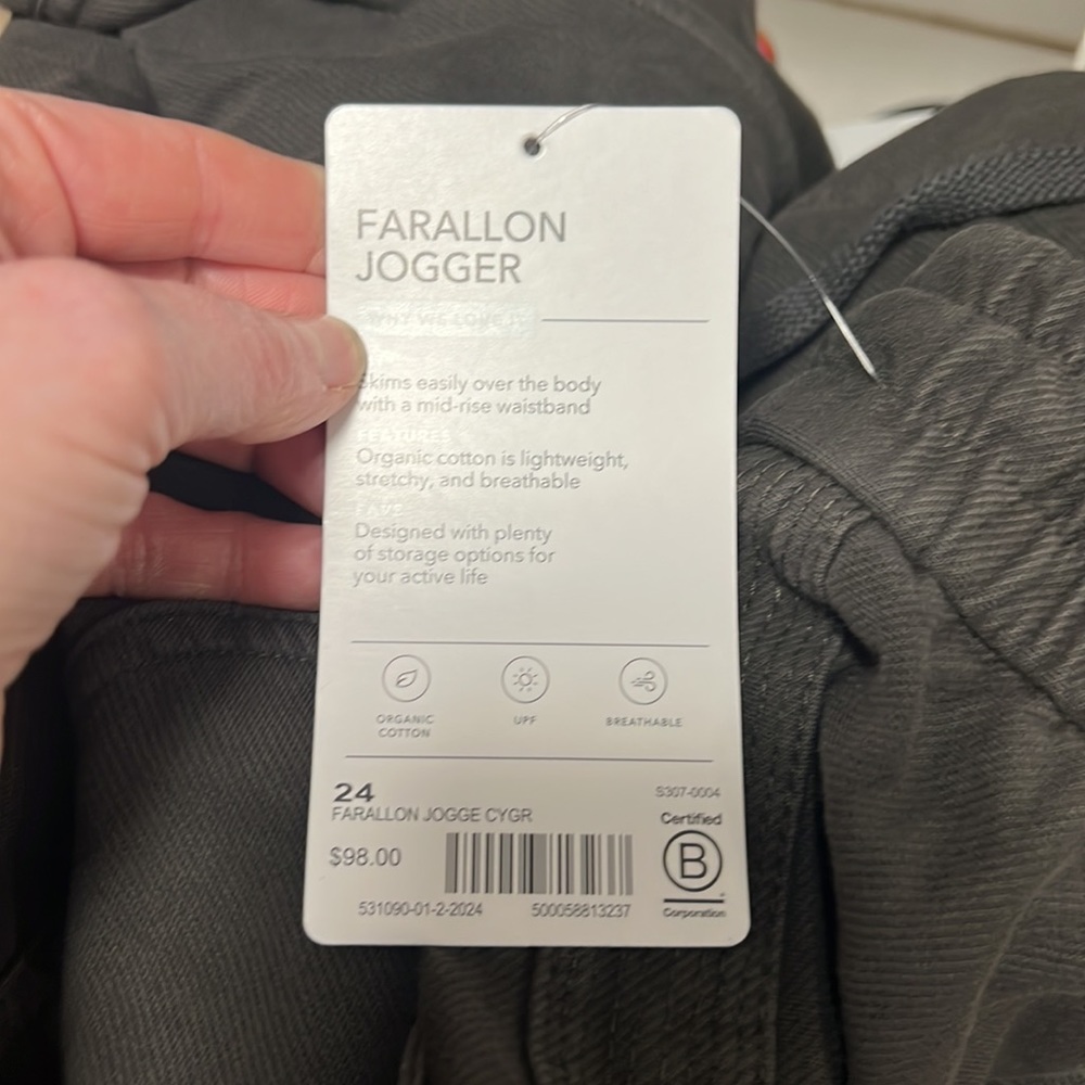 NWT Athleta Farallon Cargo Crop Sweatpants. Olive Green. Size 24 (plus size) 2X - Picture 5 of 6
